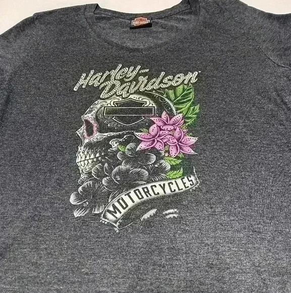 Harley Davidson Women's Rhinestone skull  and Roses Scoop neck t shirt. Large - Picture 2 of 16